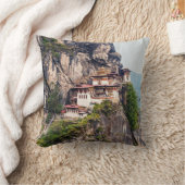 パロ・タッサン:タイガーの巣の修道院 – ブータン クッション (ブランケット)