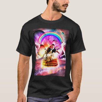 パンを食べ牛に乗る猫とミルクシェイク Tシャツ