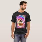 パンを食べ牛に乗る猫とミルクシェイク Tシャツ (正面フル)
