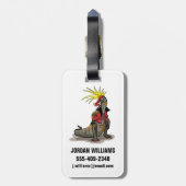 パンクの格好をしたハドロザウルス恐竜。 ラゲッジタグ (裏面縦)