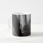 パンクブラックレザーフェイクバイクもしくは自転車に乗る人ジャケット コーヒーマグカップ (正面左)