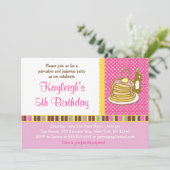 パンケーキおよびパジャマの女の子の誕生日の招待状 招待状 (スタンド正面)