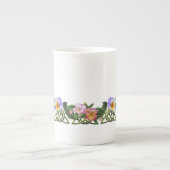 パンジー及びケルト語Triskels ボーンチャイナマグカップ (正面)