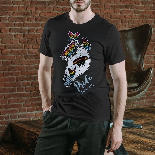 パンセクシャル国旗の色のLGBTQ蝶 Tシャツ