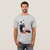 パンダがジャンクフードを食べるTシャツ Tシャツ (正面フル)