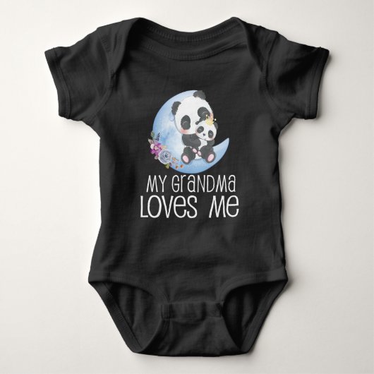 パンダが月におむつ 私のばあちゃんは私を愛してる ベビーボディスーツ (正面)