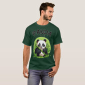パンダが竹を食べている Tシャツ (正面フル)