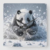 パンダが雪の中を駆ける スクエア壁時計 (正面)