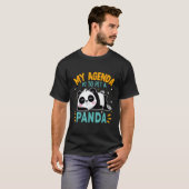 パンダと触れ合うことが私のアジェンダ Tシャツ (正面フル)