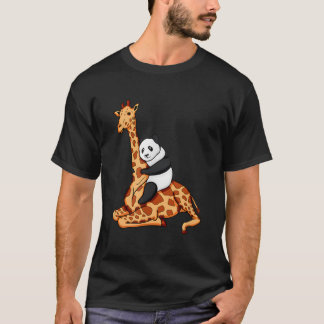 パンダに乗られたキリン Tシャツ