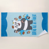 パンダのクマ – マグカップでハグ！ ビーチタオル (正面)