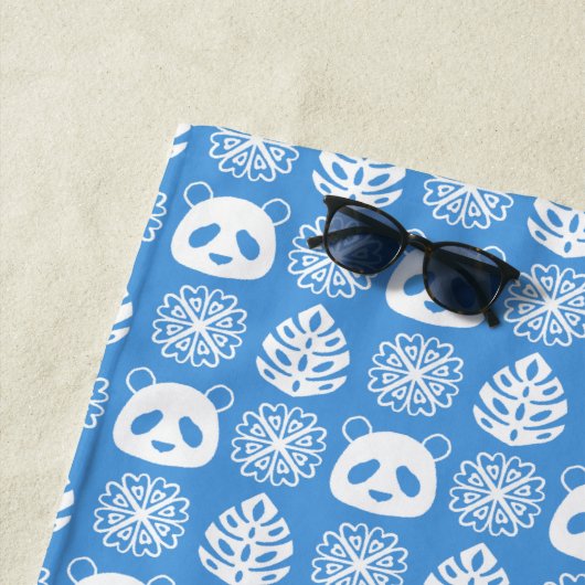 パンダのジャングルのインプレッション – 青 ビーチタオル (インサイチュ)