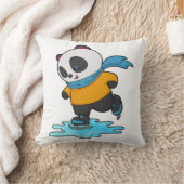 パンダアットアイススケートで滑るとアイススケート&スカーフ クッション (ブランケット)