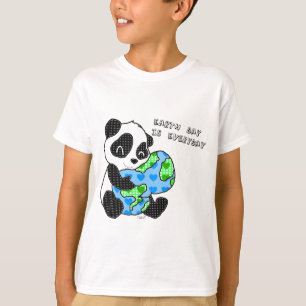 パンダ地球を/earthday抱き締めます tシャツ