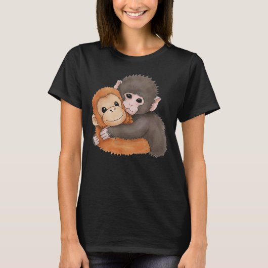 パンチと抱き合うかわいい赤ちゃんサルぬいぐるみ Tシャツ (正面)