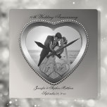パンチング10周年 スクエア壁時計<br><div class="desc">10年伝統的記念の贈り物は結婚錫である。その保伝統に基づき、パンチング10周年記念写真デザインを作り上げ結婚ている。すべての装飾は可能な限りリアルに見えるようにデジタルで作成されていることに注意して下さい。休日で作成ハートデザイン。お使いのもし大事な行事に対しカスタマイズての支援が必要な場合は、info@holidayheartsdesigns.comまでお問い合わせください。</div>