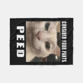 パンツを脱いだ猫間抜けミーム男女 フリースブランケット (正面(横))