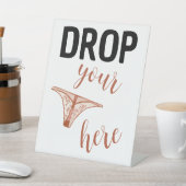 パンティーをここに置きなさい 台座サイン (インサイチュ)