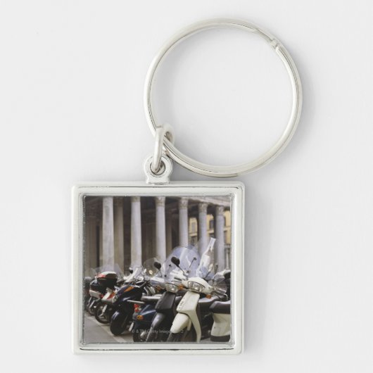 パンテオンの外で駐車されるスクータ キーホルダー (正面)