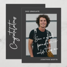 パンデミックなワンフォトグレー卒業式パーティーでさえ