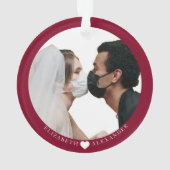パンデミックエレガント写真結婚したの間のブルゴンディ・レッド オーナメント (裏面)