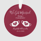 パンデミックエレガント写真結婚したの間のブルゴンディ・レッド オーナメント (正面)