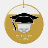 パンデミック大学院卒業キャップと顔マスクCE セラミックオーナメント (裏面)