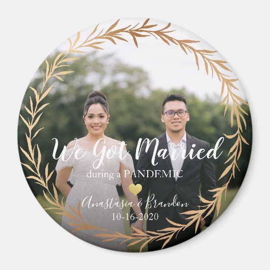 パンデミック結婚した記念撮影シック金ゴールド マグネット (正面)