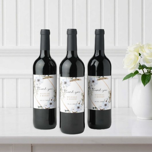 パンパエレガントスグラスとホワイトアネモネ結婚ズ ワインラベル