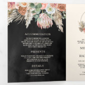 パンパスの花をあしらったアースカラーのボヘミアンな黒い結婚式 三つ折り招待状 (内部最初)
