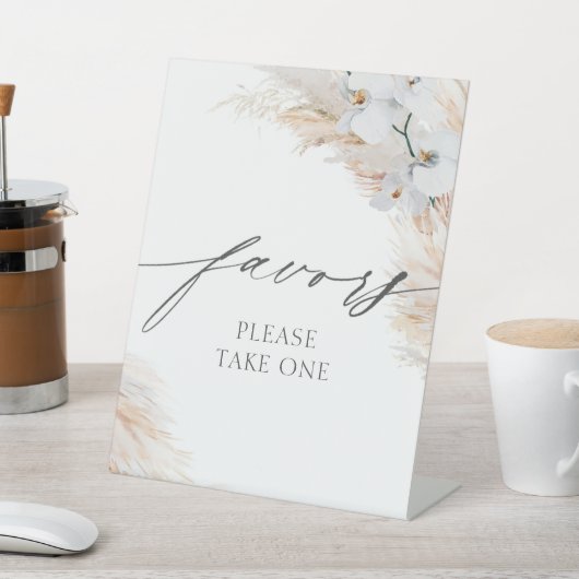 パンパスグラス白い蘭がサインを引き立てる 台座サイン (インサイチュ)