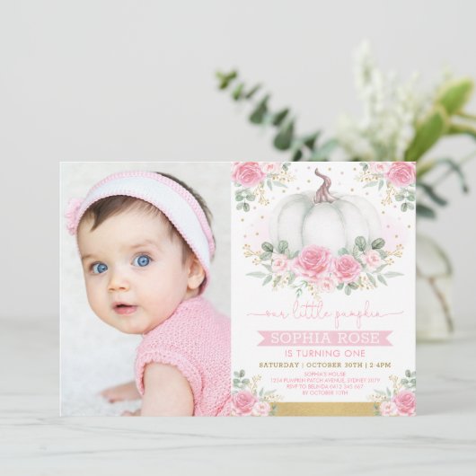 パンプキンとピンクのフローラガールズ1歳の誕生日写真 招待状 (スタンド正面)