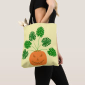 パンプキンのハロウィーンモンステラ植物 トートバッグ (クローズアップ)