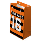 パンプキンオレンジブラックチームジャージ名門私立校風のストライプ スモールペーパーバッグ (裏面アングル)