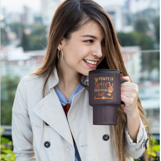 パンプキンスパイスとオールナイス – 秋デザイン トラベルマグ