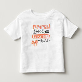 パンプキンスパイスと幸せがいっぱい かわいい秋のボウタイ トドラーTシャツ