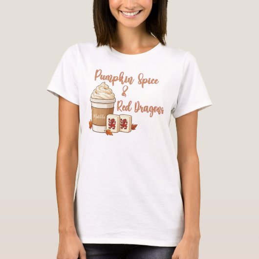 パンプキンスパイスと赤ドラマージャンフォール Tシャツ (正面)