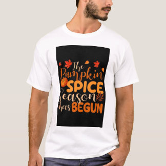 パンプキンスパイスの季節が始まった オートムン・タイポグラフィ Tシャツ