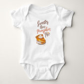 パンプキンパイよりも甘い、秋の雰囲気、感謝祭 ベビーボディスーツ (正面)