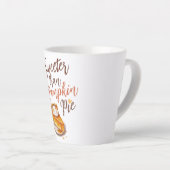 パンプキンパイより甘い – 秋パンプキンスパイスパイ カフェラテマグ (右アングル)