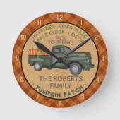 パンプキンパッチファームヴィンテージトラック秋プレイド素朴 ラウンド壁時計 (正面)