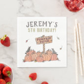 パンプキンパッチ誕生日 スタンダードランチョンナプキン (インサイチュ)
