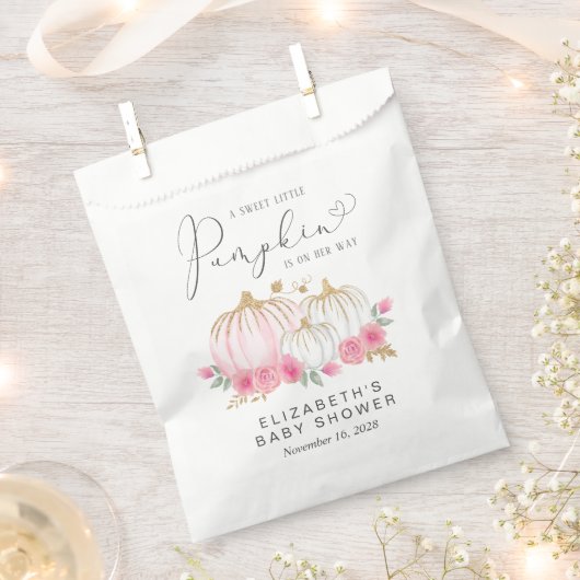 パンプキンピンクフローラベビーガールシャワー フェイバーバッグ (クリップ留めされた状態)