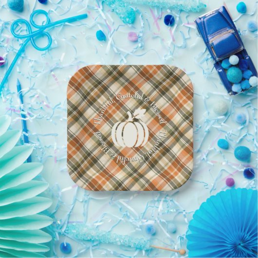 パンプキン付きソフトオレンジ、グリーン&クリームプレイド ペーパープレート (パーティー)