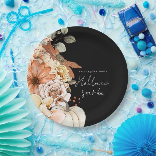 パンプキン秋花模様スクリプトハロウィンソイラーブラック ペーパープレート (パーティー)