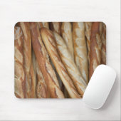 パン屋の窓のディスプレイのパンの眺め マウスパッド (マウス)