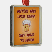 パン屋を手伝って生地をこねる メタルオーナメント (右)