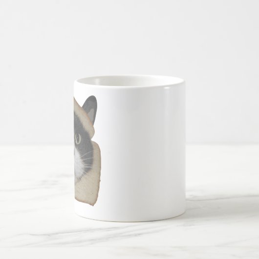 パン粉でまぶされたInbread猫のパン粉でまぶすこと コーヒーマグカップ (中央)