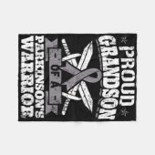 パーキ誇りを持ったンソンの戦士の孫が待ち受けている フリースブランケット (正面(横))