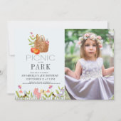 パークバスケットでのピクニックフローラ誕生日写真 招待状 (正面)